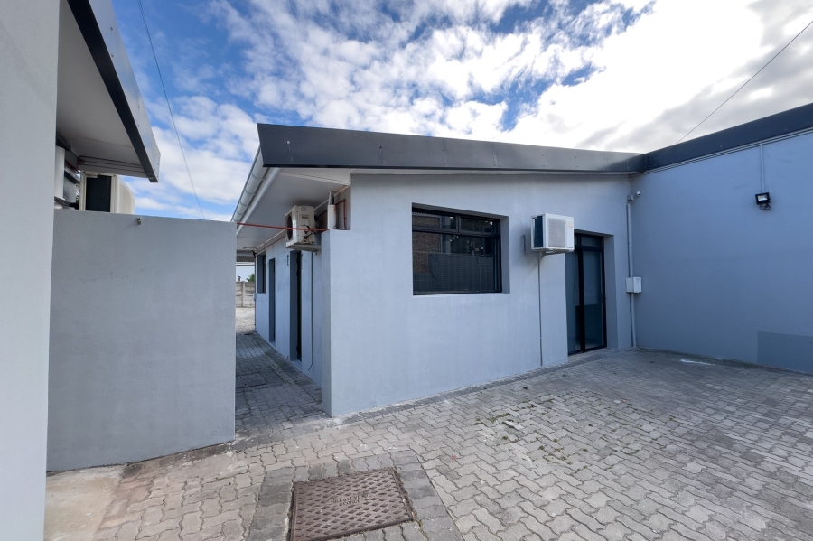 To Let commercial Property for Rent in Newton Park Eastern Cape